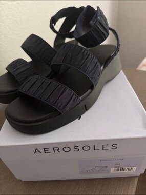 AEROSOLES Navy Sandals, 9 NEW